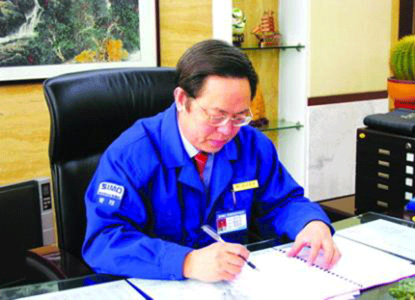 西瑪集團(tuán)董事長楊允成被評選為“感動西安——2005年度推動西安經(jīng)濟(jì)發(fā)展的十大新聞人物”之一。