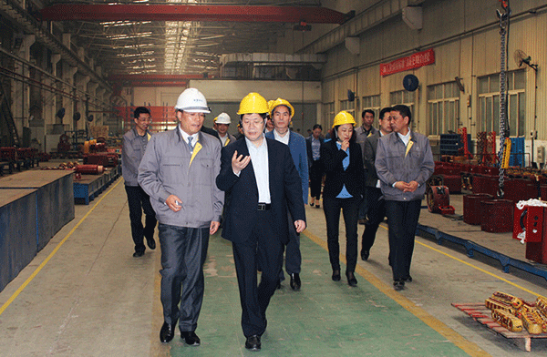 西安市委常委、常務副市長岳華峰蒞臨西瑪電機調研指導。