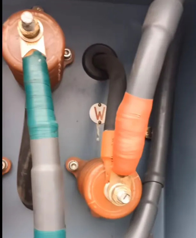 圖為630KW高壓電機(jī)接線(xiàn)照片1